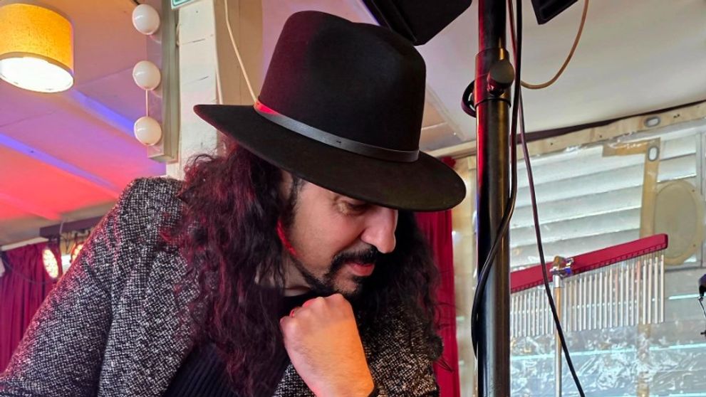 Flavius Buzilă, solistul trupei Hara, surprins după ce și-a însoțit fiica să depună contestație la Bac: „Acești copii sunt din alt film!”