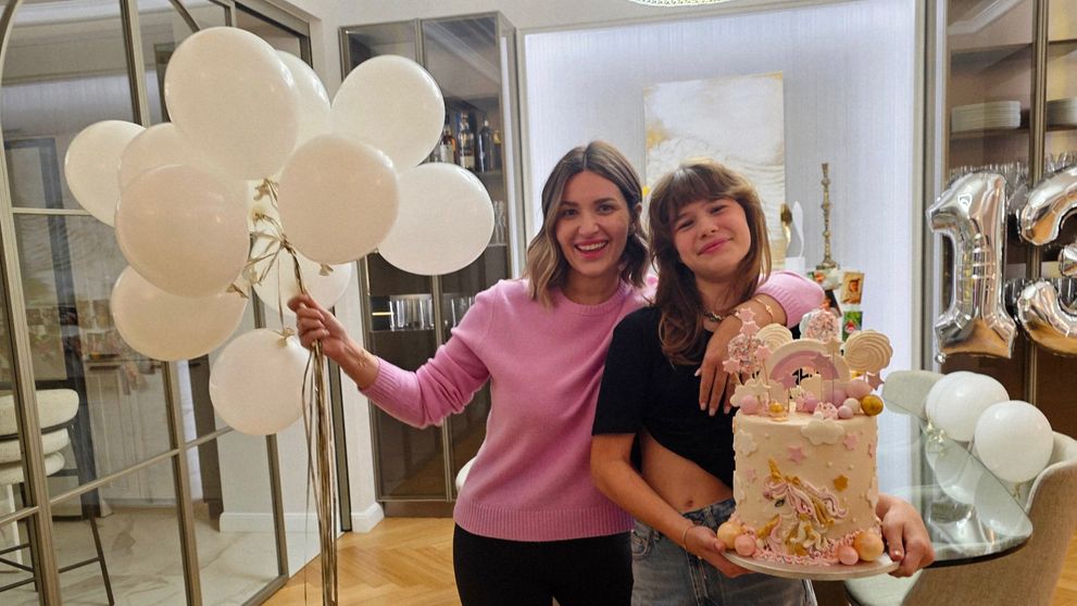 Ela Crăciun a devenit oficial mamă de adolescentă: fiica sa, Alesia, a împlinit 13 ani