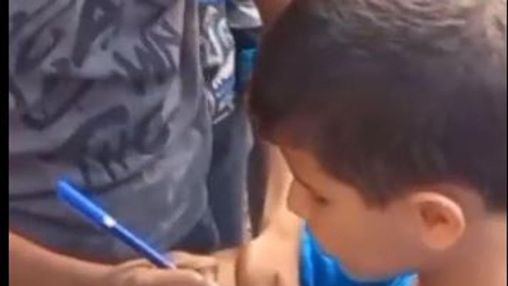 Motivul sfâșietor pentru care copiii din Gaza își scriu numele pe mână. ”E crud și inuman”