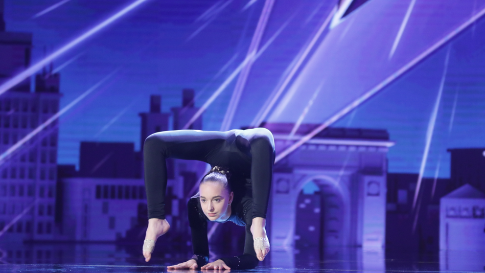 Andreea Tucaliuc, o contorsionistă de 14 ani a impresionat juriul de la “Românii au talent”