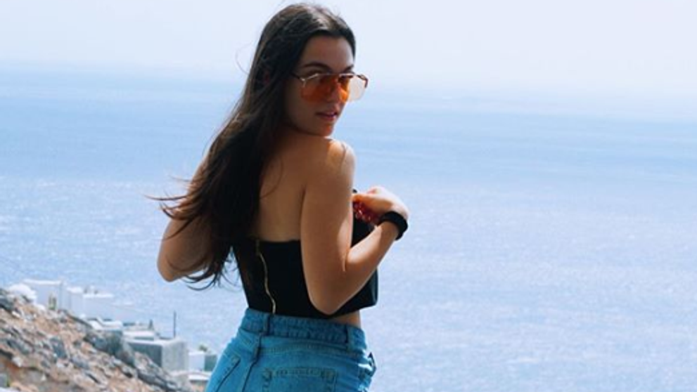 “Semeni puțin cu Antonia”. Imaginile cu Alexia Eram în costum de baie care fac furori pe Internet