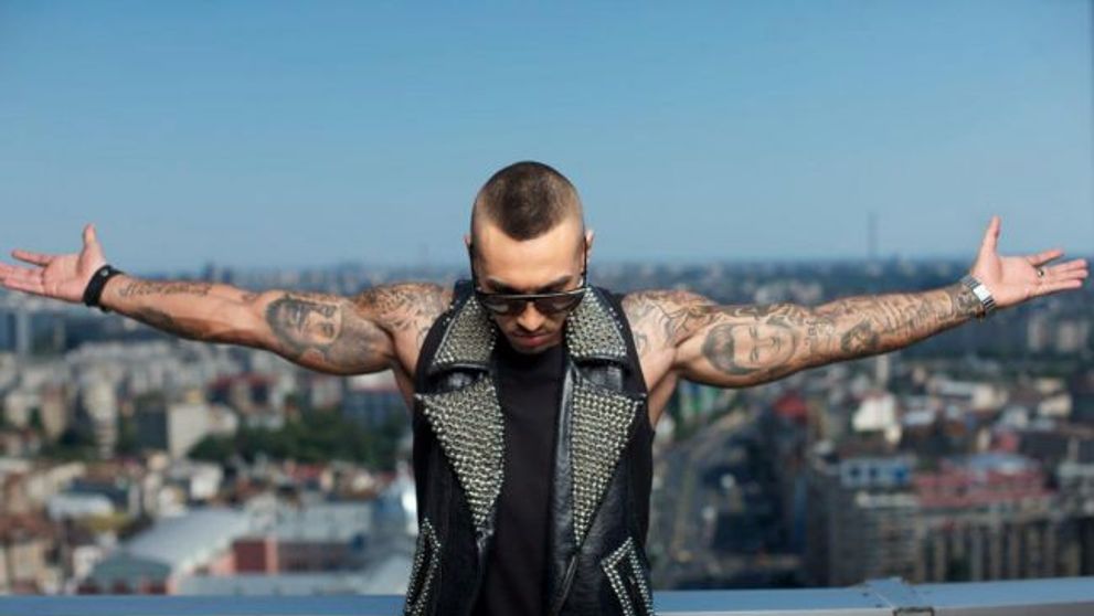Musculos si plin de tatuaje, Alex Velea arata cum se antreneaza la sala. Ce miscari periculoase a invatat sa faca