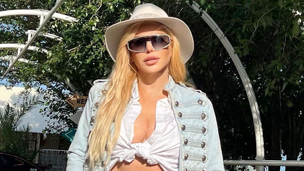 Loredana Groza, aparție interzisă minorilor la plajă. Cum arată costumul de baie cu slip practic inexistent