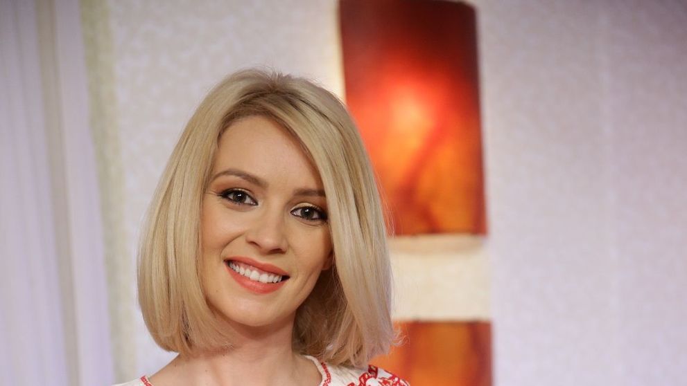 Diana Dumitrescu imbraca pentru prima oara costumul popular, special pentru editia de Paste a emisiunii 