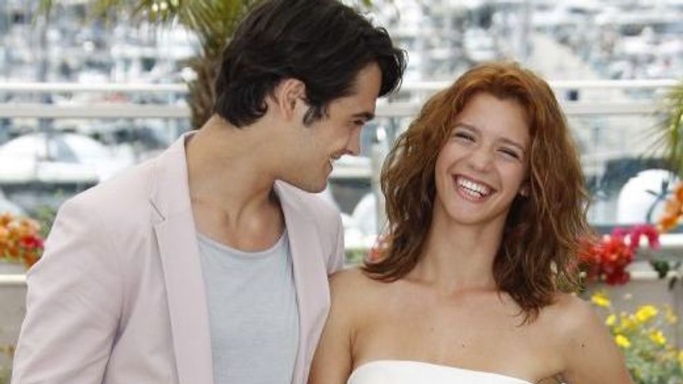 GALERIE FOTO! Primele imagini cu romanii pe covorul rosu la Cannes! Vezi reactia lor!