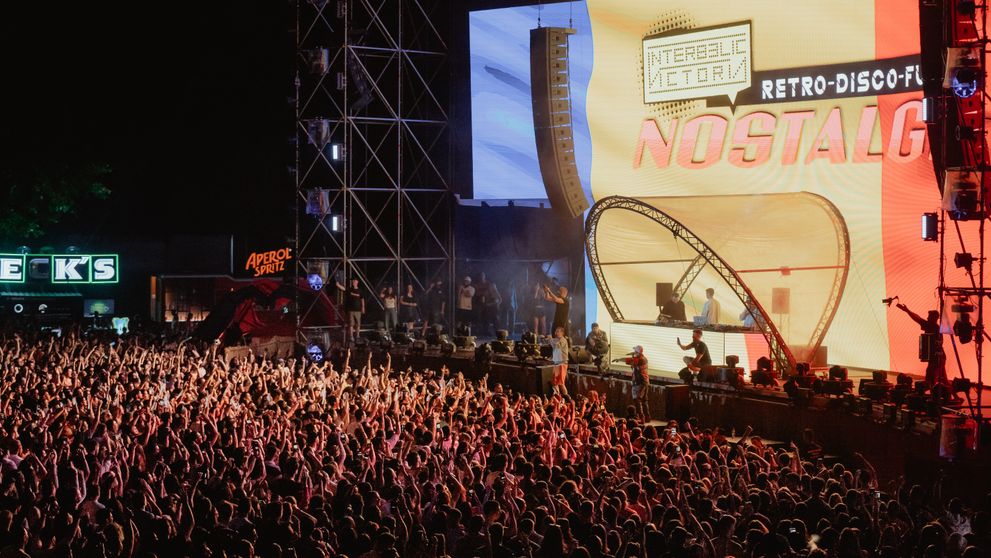 Festivalul NOSTALGIA are loc între 27 – 30 iunie  și se desfășoară, pentru al doilea an consecutiv,  la Federația de Tir Sportiv, lângă pădurea Băneasa.  Ce surprize pregătesc organizatorii în această ediție