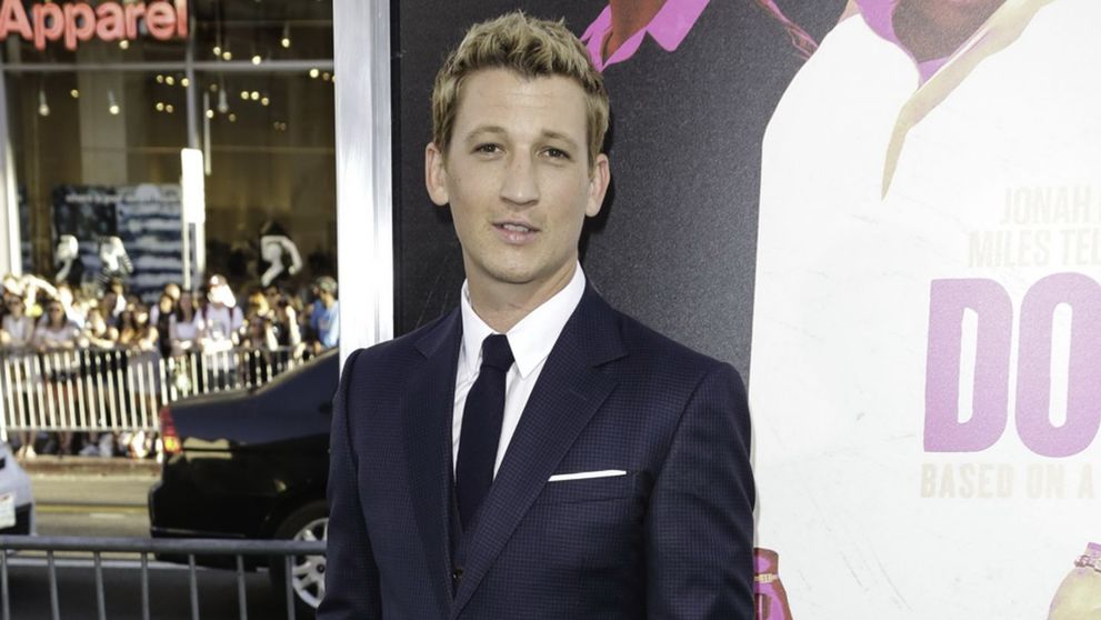 Nu e cel mai sexy barbat din lume, dar se mandreste cu o iubita model. Cat de bine arata femeia care l-a cucerit pe Miles Teller 