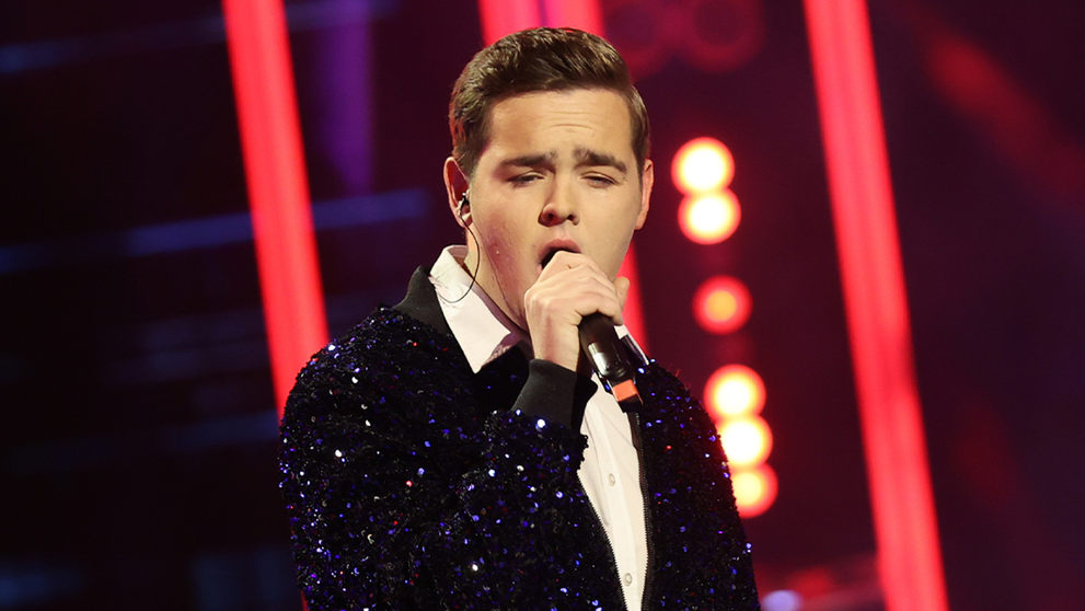 Alessandro Mucea, câștigătorul SuperStar România, va cânta în biserică, în Joia Mare
