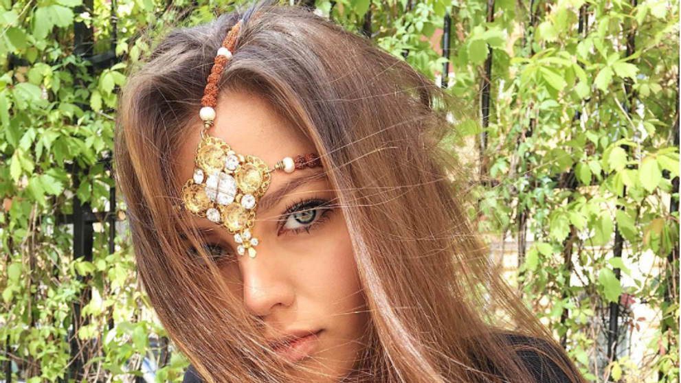 Este combinatia perfecta intre Angelina Jolie si Miranda Kerr! Cine este tanara care a uimit lumea cu frumusetea ei