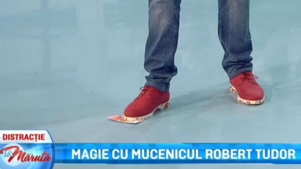 L-a pus sa traga o carte si a pus o bancnota sub picior. Ce s-a intamplat  te va uimi! Magie cu mucenicul Robert Tudor