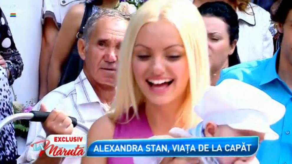 Alexandra Stan, o domnisoara de onoare incredibil de sexy la nunta surorii sale. Cu ce decolteu a aparut artista