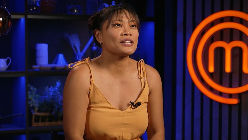 Ruthie Kuszai locuiește în România de 12 ani și este fascinată de țara noastră! Ea se numără printre cei 20 de concurenți care intră în bucătăria celui mai tare cooking show