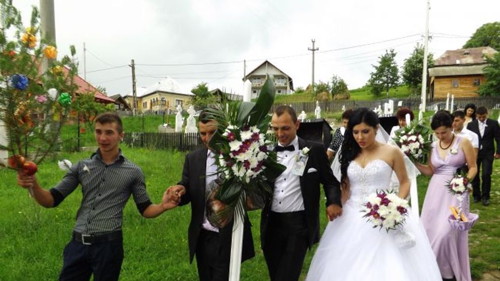 Maraton de obiceiuri si traditii la nunta. 