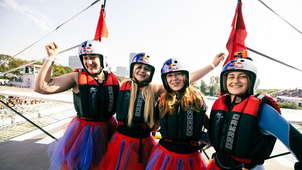 (P) Cum poți cuceri Red Bull Flugtag, în 5 pași simpli, de la început până la final