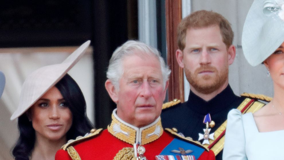Regele Charles, ruinat de Meghan Markle și prințul Harry. Cum i-au distrus primul an de domnie