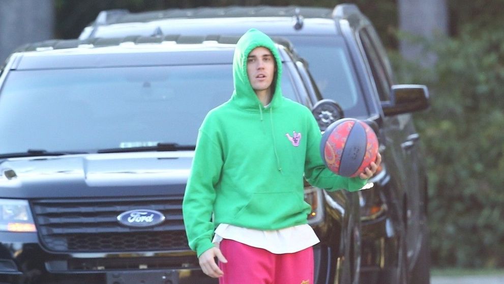 Justin Bieber și-a schimbat look-ul: artistul are părul roz