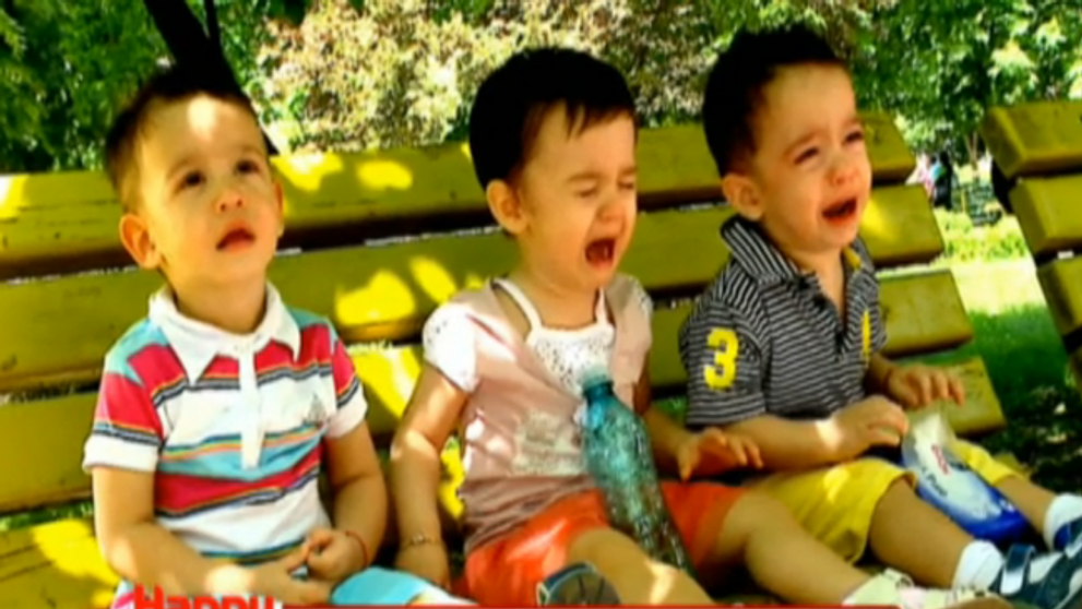 Tripletii Nicoletei Luciu, pentru prima data la frizer. Vezi cat de simpatica e cea mica si cu cine seamana