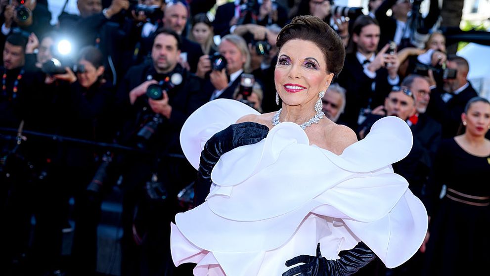 Alimentul pe care Joan Collins îl mănâncă zilnic! Are 93 de ani și debordează de energie
