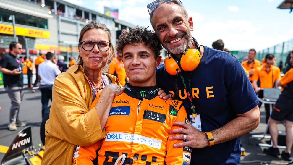 Cine sunt părinții lui Lando Norris, campionul mondial de Formula 1. „Ei m-au ținut cu picioarele pe pământ”
