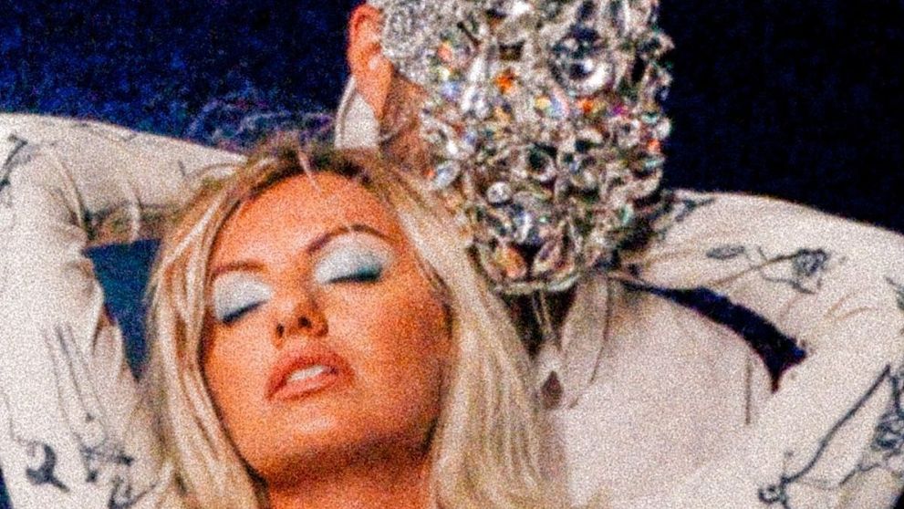 Vara asta, Criss Blaziny și Alexandra Stan sunt primii: au innebunit „Delfinii”