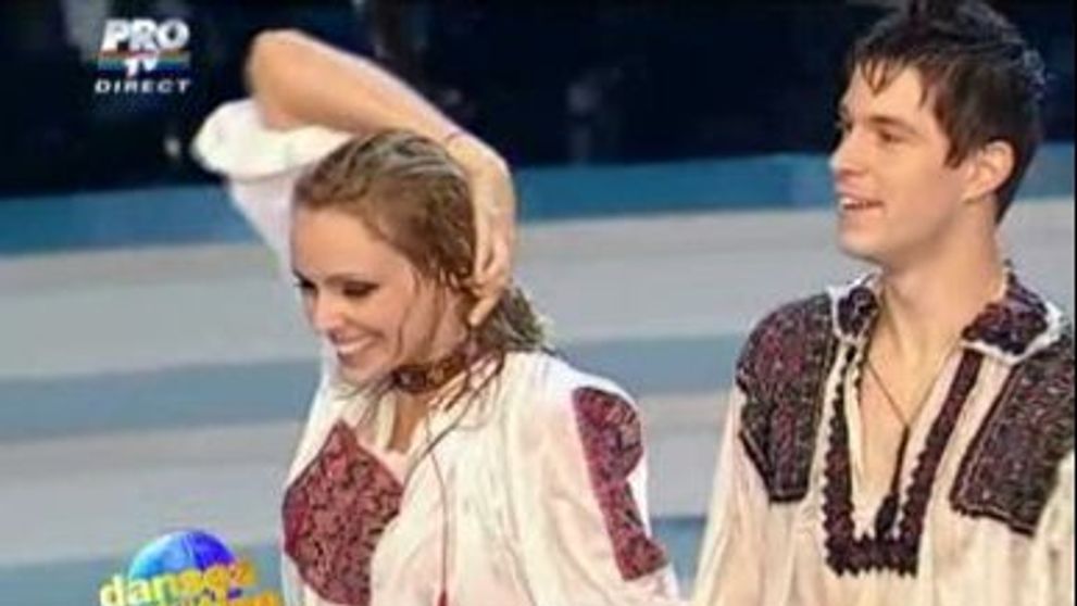 Desi urmeaza sa se opereze la picior, Catrinel Sandu a luat numai note de 10! Vezi cum a dansat <span style=