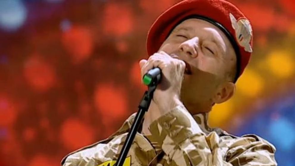A vrut sa fie un fel de James Blunt al Romaniei, dar nu i-a iesit. 