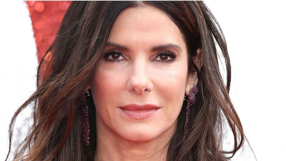 Sandra Bullock, apariție rară, într-o rochie mini, alături de iubitul ei