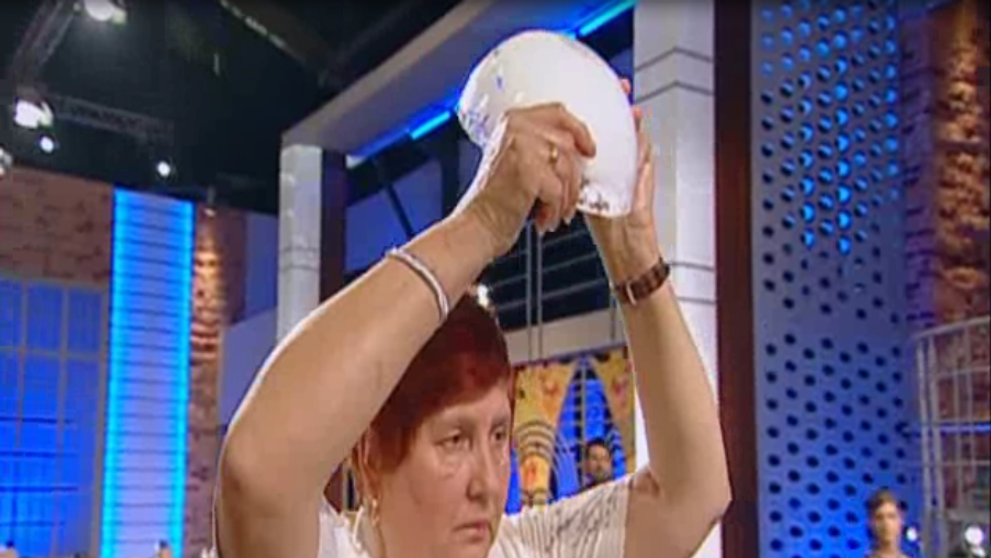 Cea mai simpla proba le-a dat de furca mult concurentilor. Chefii si-au pus mainile in cap cand au vazut ce face doamna Elena