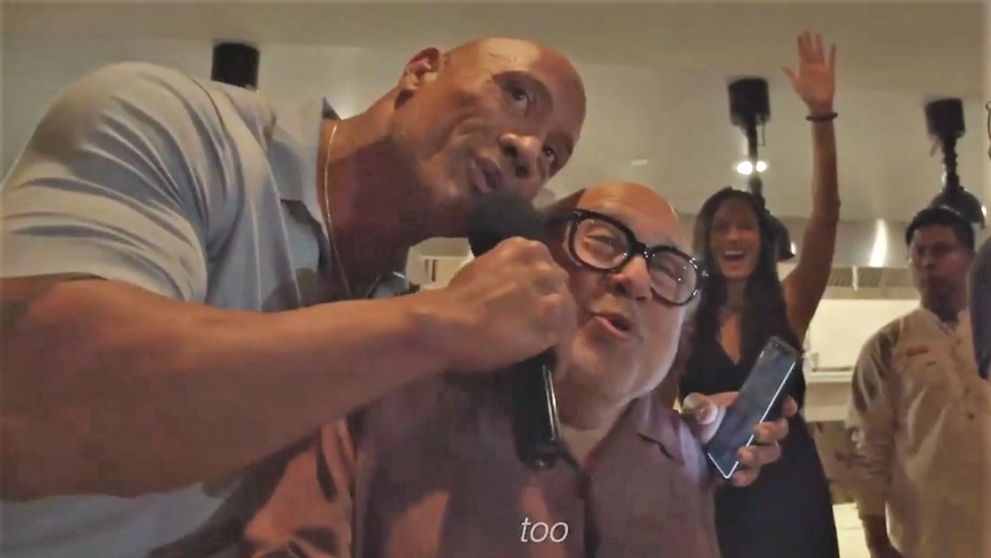 VIDEO Dwayne Johnson a dat buzna la o nuntă și a cântat pentru miri și invitați. Cum a reacționat mireasa