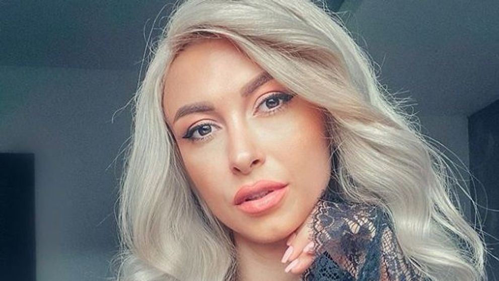 Andreea Bălan iubește din nou? Surprinsă la mare în timp ce se săruta cu un bărbat