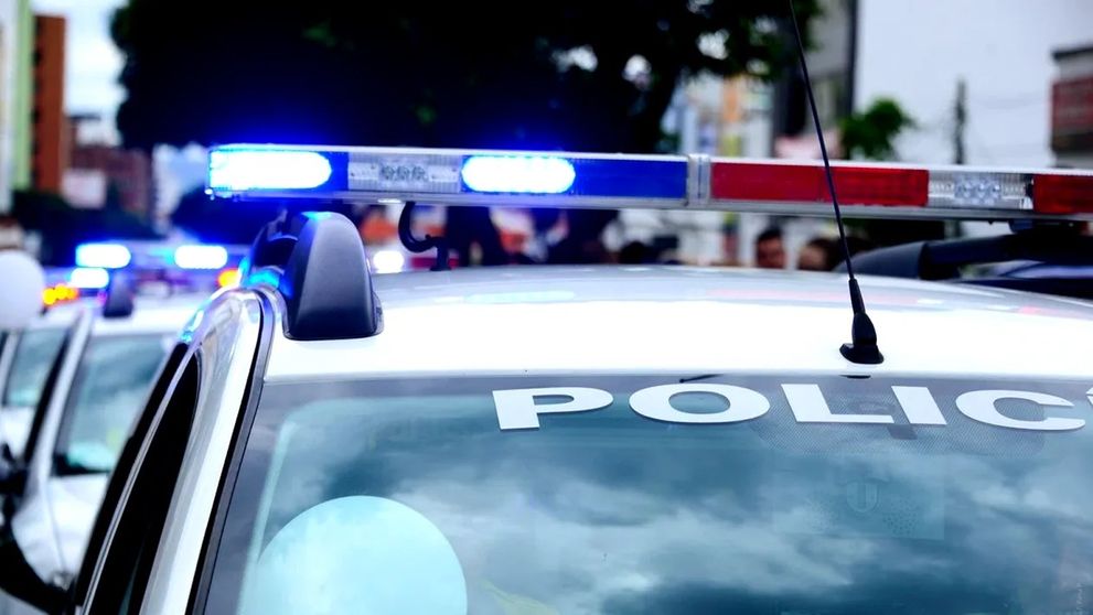 Un adolescent în vârstă de 15 ani din Pitești l-a amenințat cu pistolul pe colegul său! Scena s-a desfășurat în fața liceului în care cei doi băieți studiază
