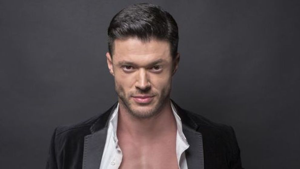 Victor Slav, mai sexy ca niciodata. Asta e abdomenul plin de patratele la care Anda Adam are interzis