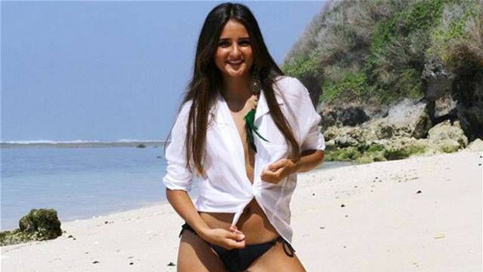 Si-a scos la vanzare virginitatea in scopuri caritabile. Acum, apare dezbracata in revista cu iepurasi: FOTO