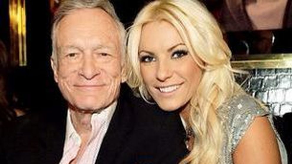 Hugh Hefner s-a logodit cu Crystal Harris, in Ajunul Craciunului! FOTO