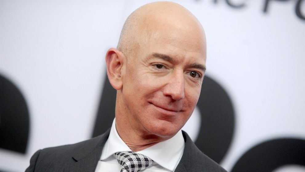 Jeff Bezos, surprins în Mexic alături de iubita lui! Cum a fost fotografiat omul cu o avere de peste 180 miliarde $
