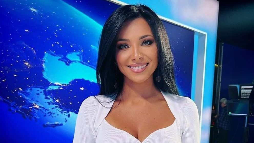 Corina Caragea, apariție fermecătoare pe o plajă din Israel! Cât de bine arată prezentatoarea în costum de baie