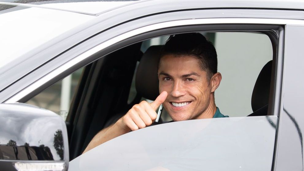 Cristiano Ronaldo, pe străzile din Lisabona cu un Bugatti Chiron. Cum arată mașina de 2,5 milioane de euro