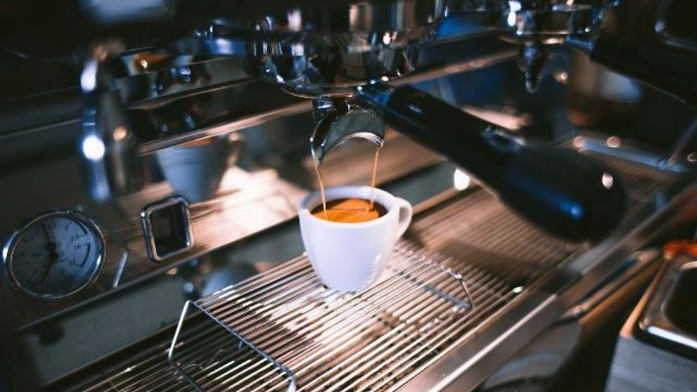 (P) Cum să întreții corect espressorul de cafea