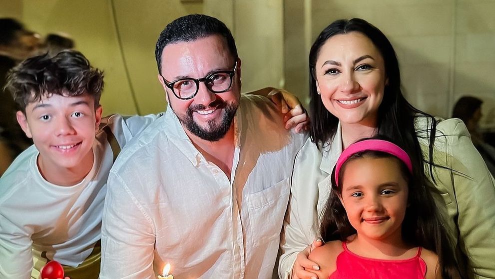 Andra, al doilea an consecutiv în Dubai, de Paște . Cât de elegantă a fost familia Măruță în noaptea Învierii