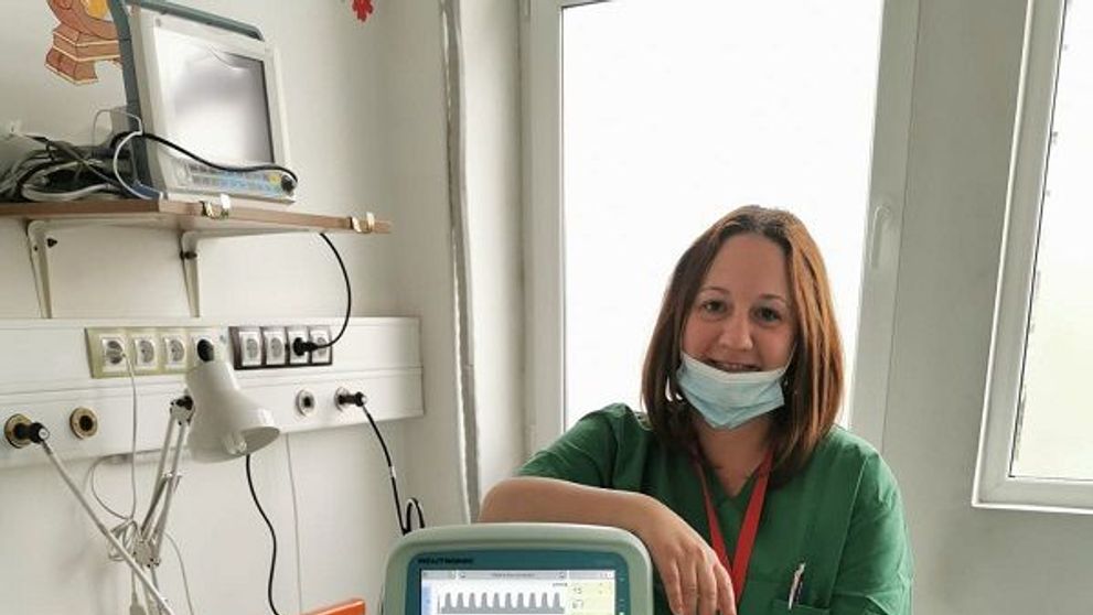 Salvați Copiii a echipat cu ventilator, aparat de dezinfectare și echipamente de protecție spitale din Arad și Brașov