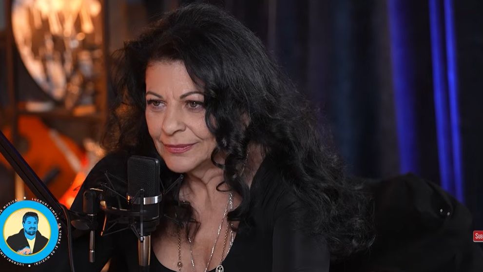 Elena Cârstea vorbește cu umor despre viciul care îi pune sănătatea în pericol: „Dacă tot e să dau colțul, îl dau în termenii mei”