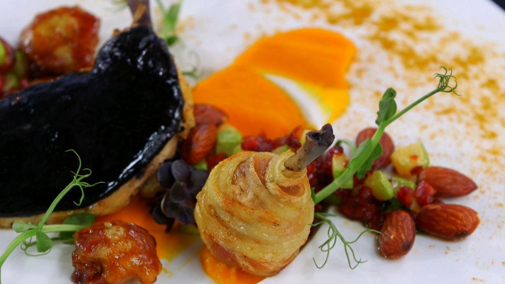 Cocos pitic cu cerneala de sepie si chorizo