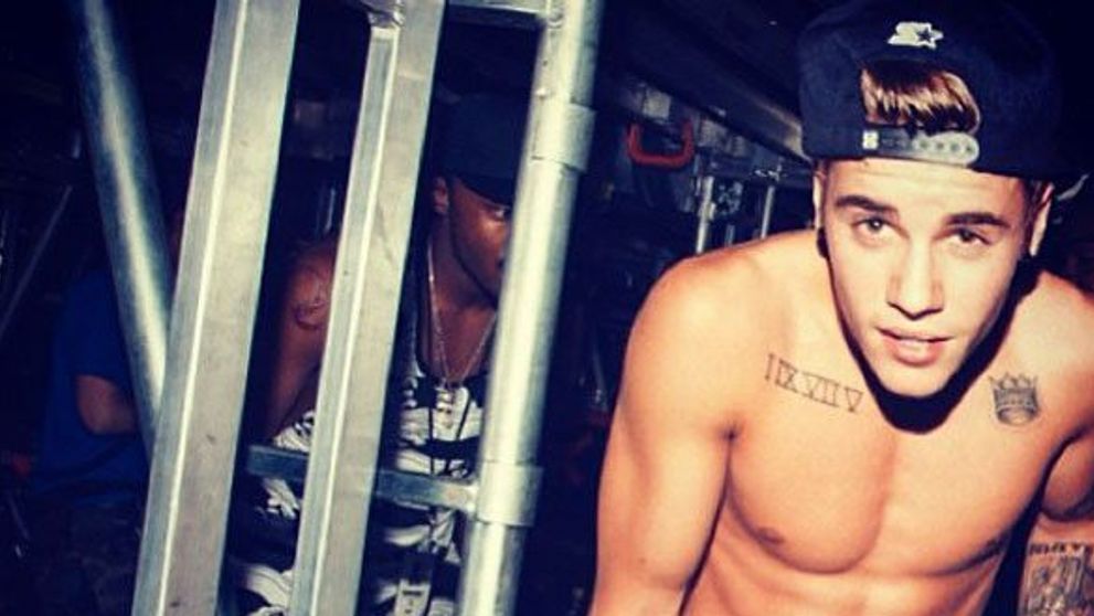 O noua zi, o noua gafa. Justin Bieber se vrea macho, dar toata lumea a ras cand l-a vazut asa