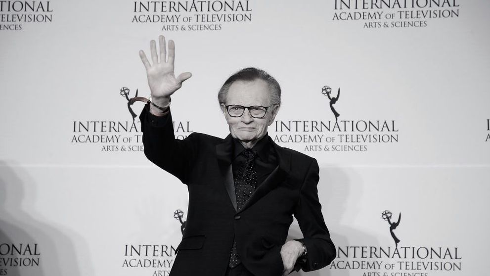 Larry King a murit la vârsta de 87 de ani. Legendarul prezentator TV american fusese internat în spital cu Covid-19