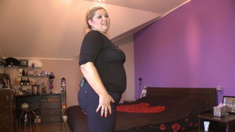 Minodora la minim. A slabit 30 de kilograme si nu se opreste aici. Uite cat de bine arata intr-o pereche de blugi ultra mulati