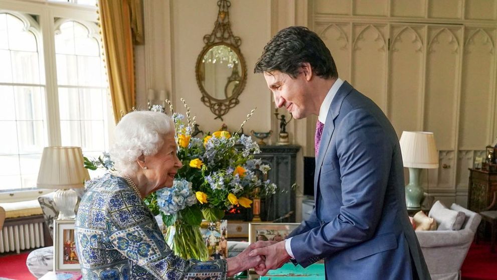 Regina Elisabeta a II-a, prima întâlnire oficială după ce s-a vindecat de Covid-19