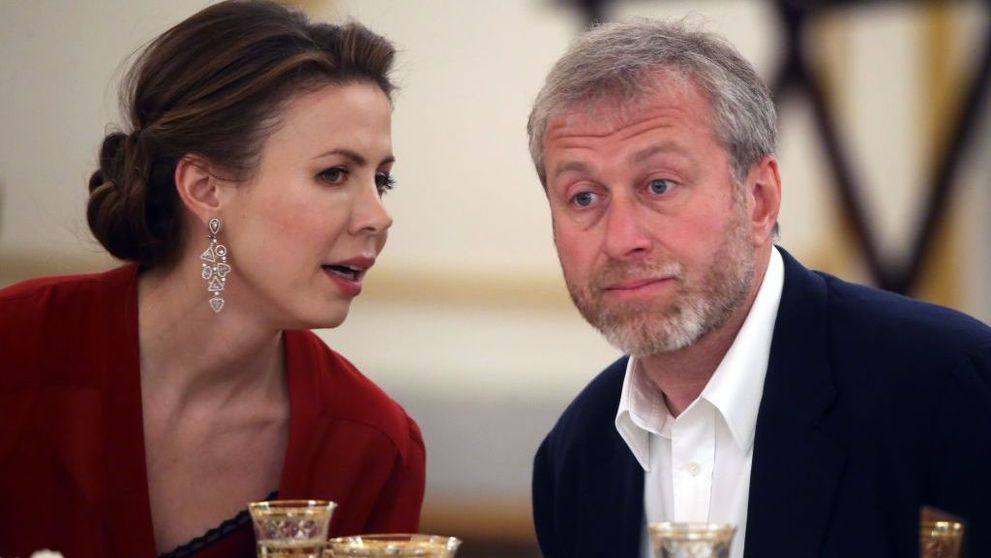 Cine sunt cele trei soții ale lui Roman Abramovich și câți bani l-au costat divorțurile