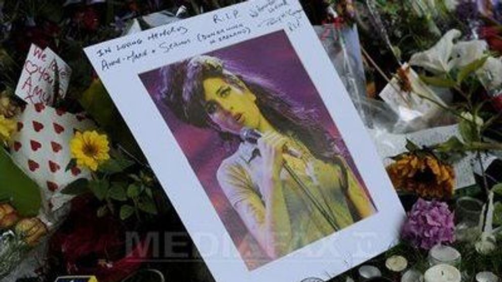 Traficanti de cocaina isi vand drogurile cu portretul lui Amy Winehouse!