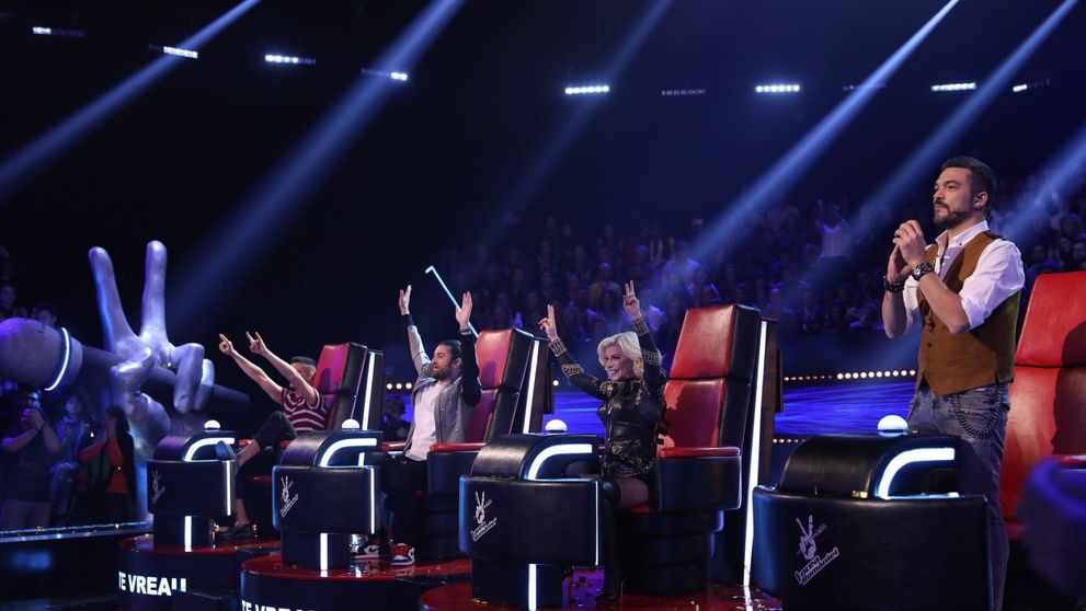 16 concurenti au stralucit aseara pe scena Vocea Romaniei, insa numai opt merg in cel de-al treilea live!