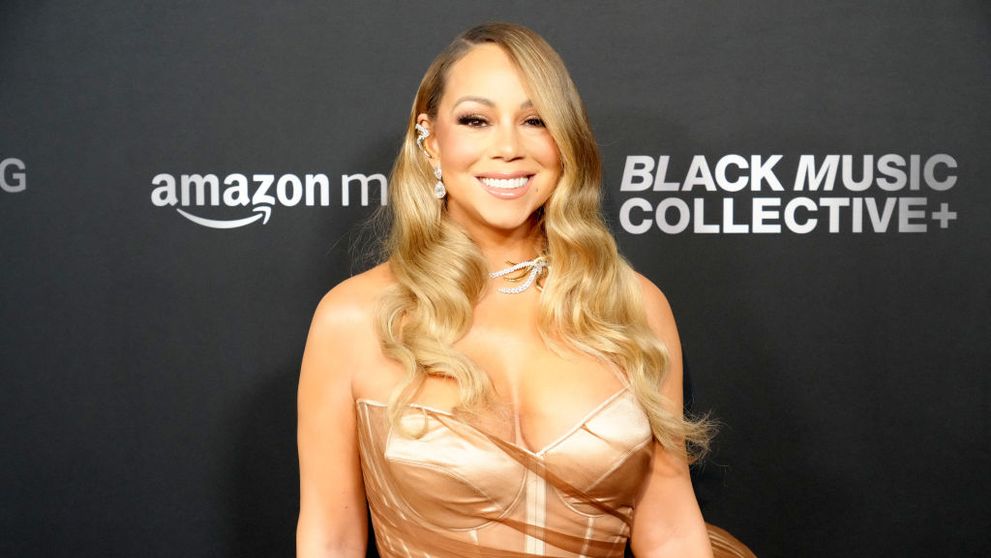 Mariah Carey, cea mai îndrăzneață apariție pe covorul roșu! La 54 de ani, artista a defilat doar într-un body și o fustă transparentă